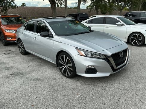 Used 2020 Nissan Altima 2.5 SR w/ Premium Package FWD image 4