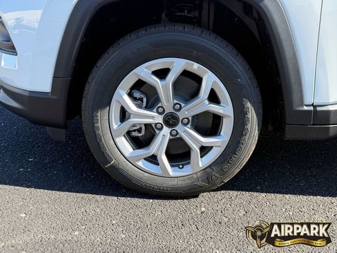 New 2026 Jeep Compass Latitude image 10