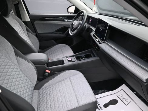 Used 2025 Volkswagen Tiguan S FWD image 37