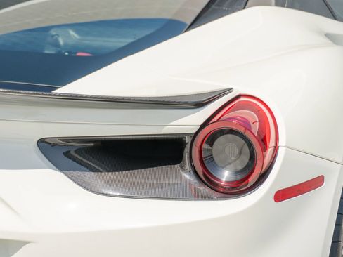 Used 2018 Ferrari 488 GTB RWD image 46