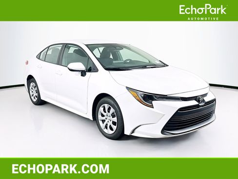 Used 2024 Toyota Corolla LE FWD image 1