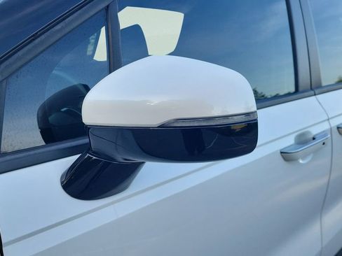 Used 2024 Kia Carnival EX FWD image 26