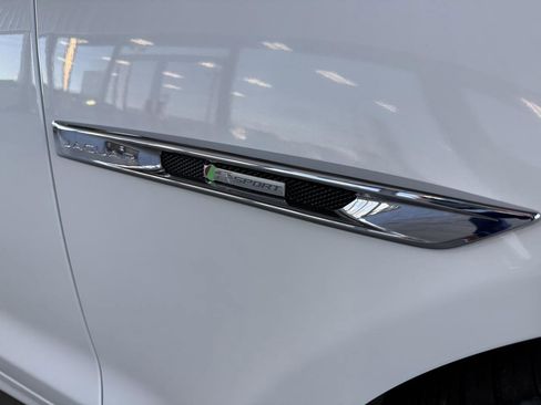 Used 2017 Jaguar XJ R-Sport image 4