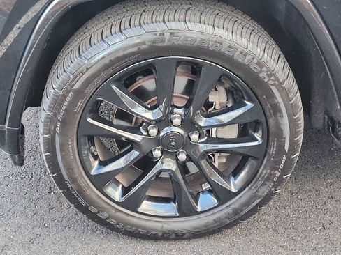 Used 2021 Jeep Grand Cherokee Laredo X image 8