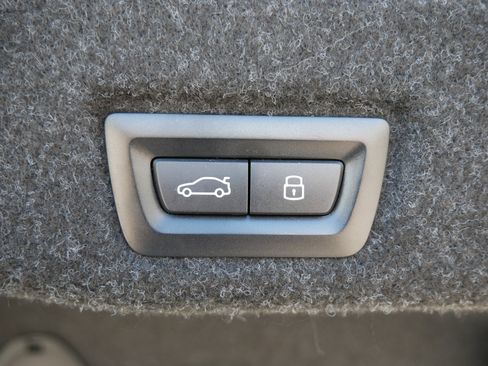 Used 2024 BMW i5 eDrive40i w/ Premium Package image 33