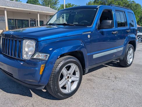 Used 2010 Jeep Liberty Sport w/ Popular Equipment Group AWD/4WD image 3