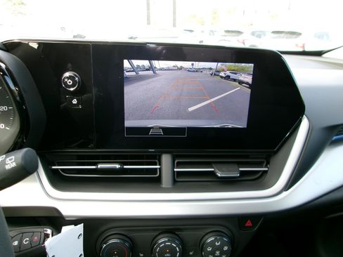 New 2026 Chevrolet Trax LS w/ LS Convenience Package FWD image 18