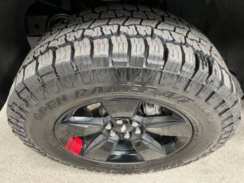 Used 2018 Chevrolet Colorado LT AWD/4WD image 15
