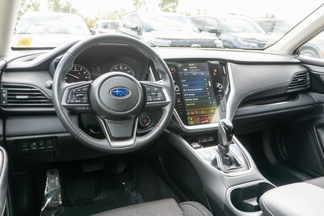 Used 2025 Subaru Outback Premium AWD/4WD image 12