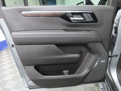 Used 2025 Chevrolet Suburban Premier image 65