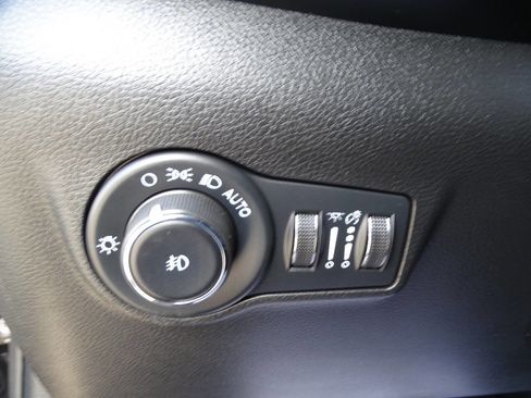 Used 2024 Jeep Compass Latitude image 16