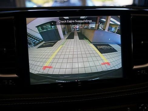 Used 2022 Chrysler Pacifica Touring-L image 8