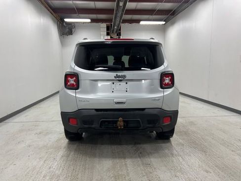 Used 2018 Jeep Renegade Latitude w/ Cold Weather Group image 5