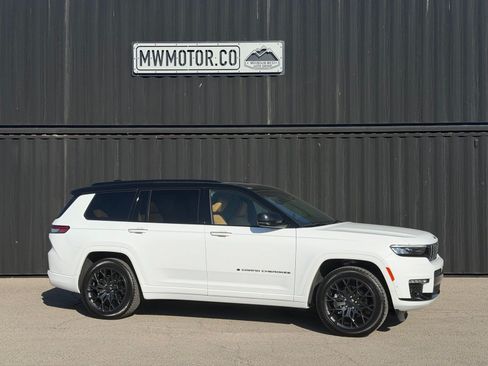 Used 2025 Jeep Grand Cherokee L Summit AWD/4WD image 1