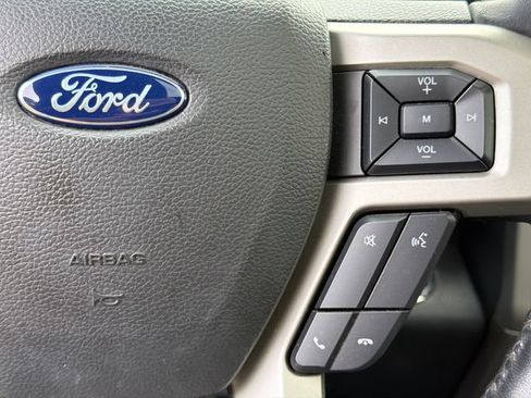 Used 2022 Ford F250 Lariat w/ Lariat Ultimate Package AWD/4WD image 32