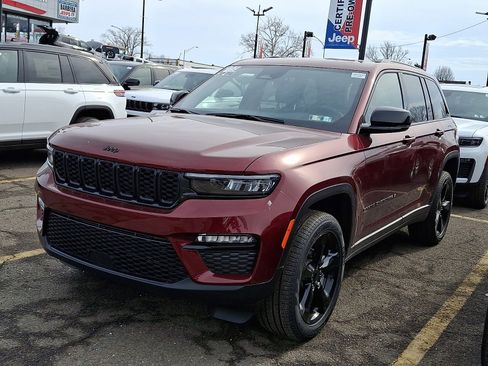 New 2025 Jeep Grand Cherokee Limited w/ Black Appearance Package AWD/4WD image 3