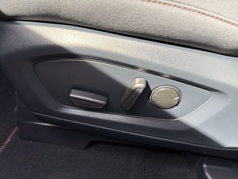 Used 2025 Ford Explorer Active image 11