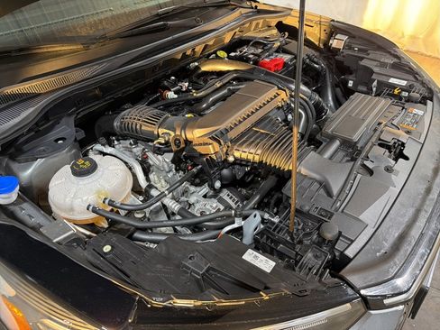 Used 2025 Ford Escape Platinum w/ Premium Technology Package image 39