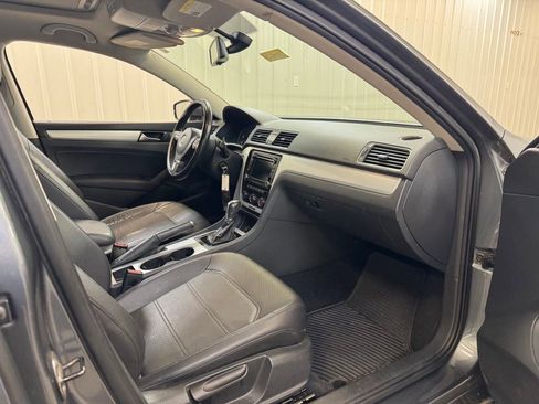 Used 2013 Volkswagen Passat 2.5 SE FWD image 31