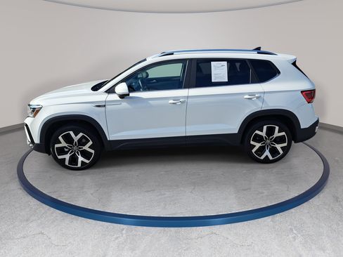 Certified 2023 Volkswagen Taos SEL AWD/4WD image 8