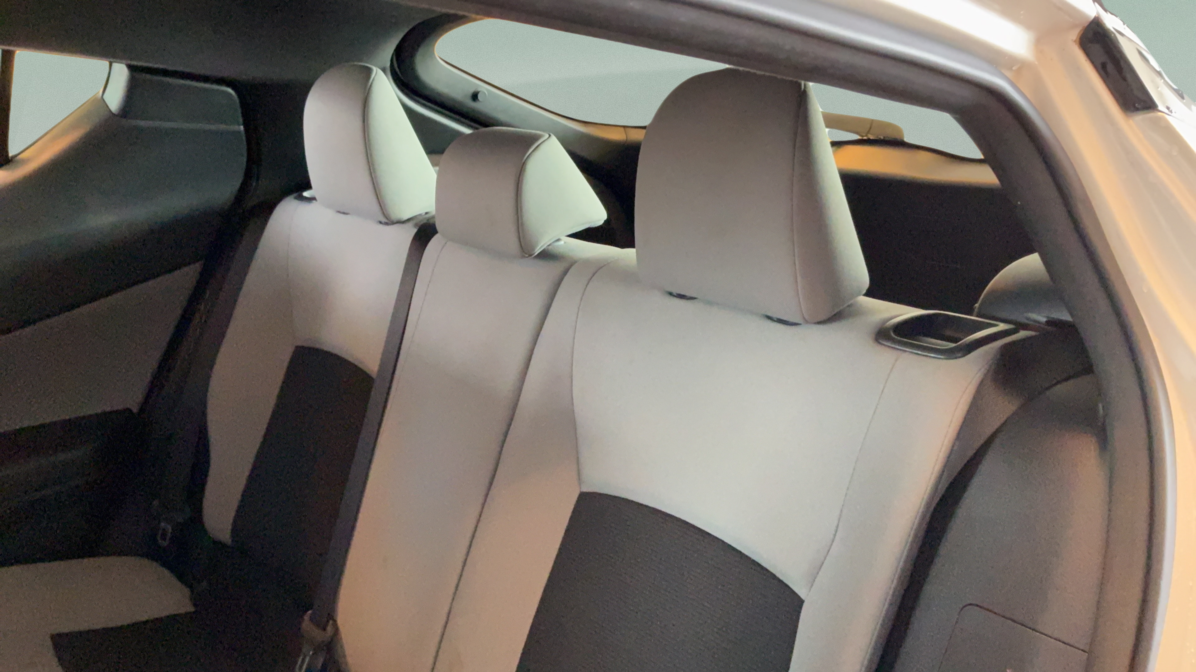 Used 2019 Toyota C-HR XLE FWD image 24