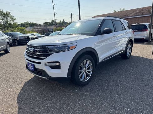 Certified 2020 Ford Explorer XLT w/ Equipment Group 202A AWD/4WD image 4