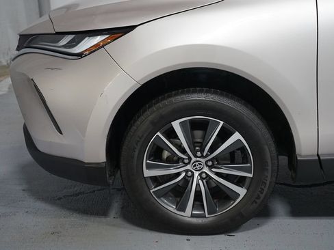 Certified 2023 Toyota Venza LE AWD/4WD image 5