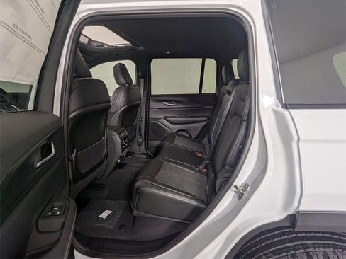 New 2025 Jeep Grand Cherokee Altitude image 26