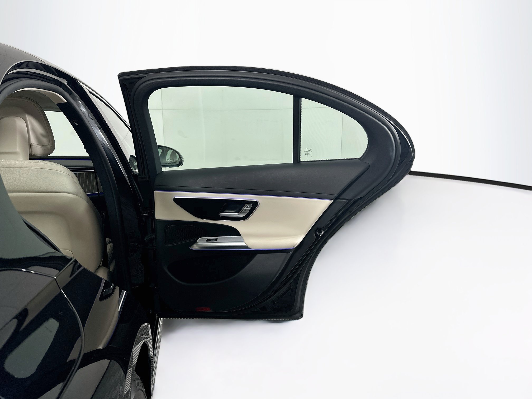 Used 2025 Mercedes-Benz E 350 Sedan w/ Winter Package image 33