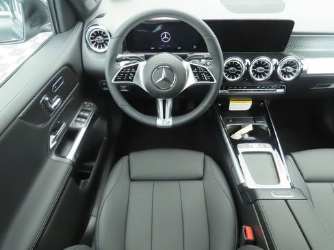 Certified 2025 Mercedes-Benz GLB 250 image 10