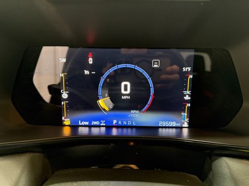 Used 2023 Chevrolet Colorado Z71 w/ Z71 Convenience Package 2 image 18