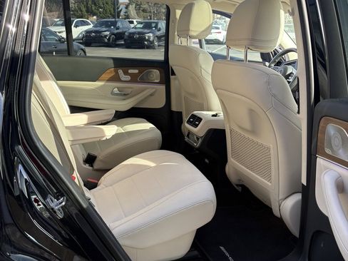 Used 2022 Mercedes-Benz GLS 450 4MATIC image 19