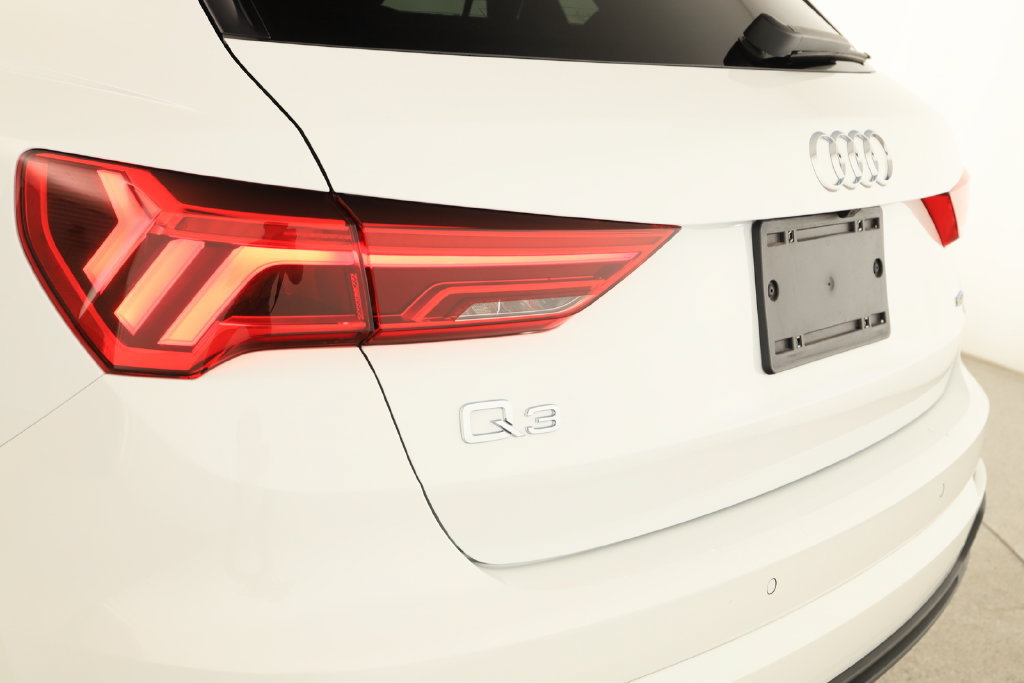 Certified 2024 Audi Q3 2.0T Premium w/ Convenience Package AWD/4WD image 31