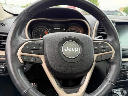 Used 2016 Jeep Cherokee Limited w/ Luxury Group AWD/4WD image 12
