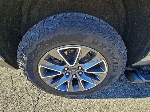 Used 2023 Chevrolet Suburban Z71 w/ Luxury Package image 33