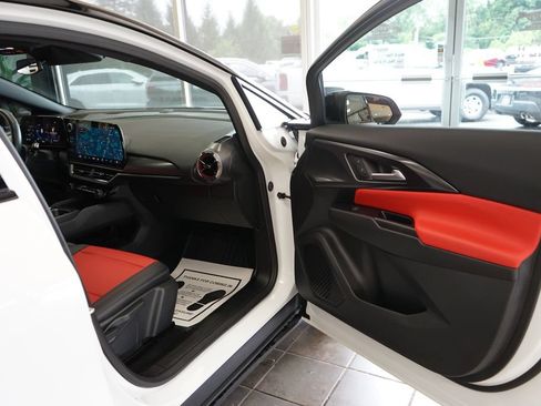 Used 2024 Chevrolet Equinox EV RS FWD image 53