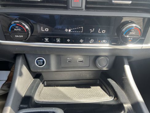 Used 2023 Nissan Rogue SV AWD/4WD image 24