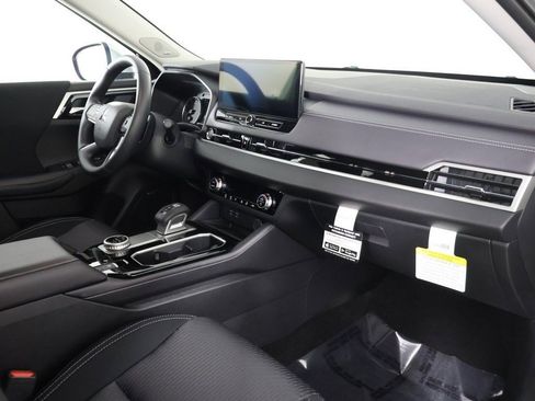 New 2025 Mitsubishi Outlander ES image 27