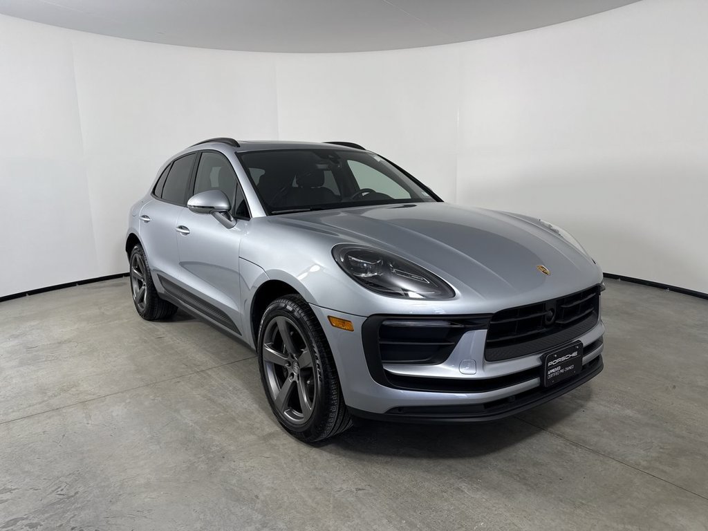 Certified 2025 Porsche Macan AWD/4WD image 9
