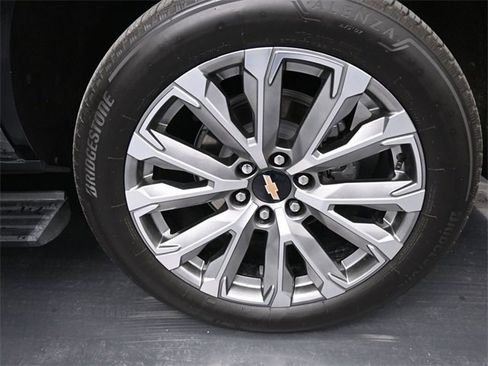 Used 2025 Chevrolet Tahoe High Country image 11