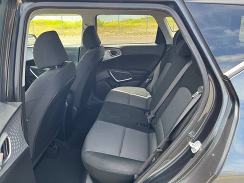 Used 2025 Kia Soul LX w/ LX Technology Package FWD image 21
