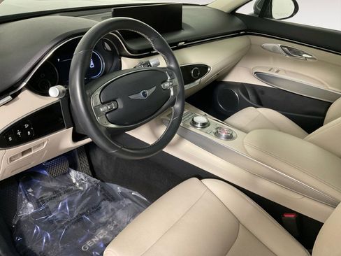 Used 2023 Genesis GV70 2.5T w/ Select Package image 9