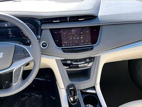 Certified 2022 Cadillac XT5 Premium Luxury image 9