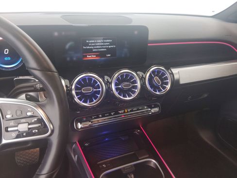 Used 2023 Mercedes-Benz EQB 300 4MATIC image 25