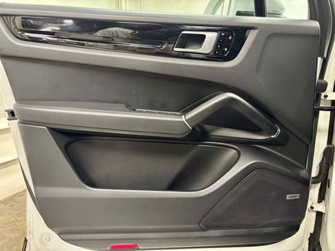 Used 2019 Porsche Cayenne E-Hybrid AWD/4WD image 13