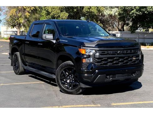 Used 2023 Chevrolet Silverado 1500 Custom image 2
