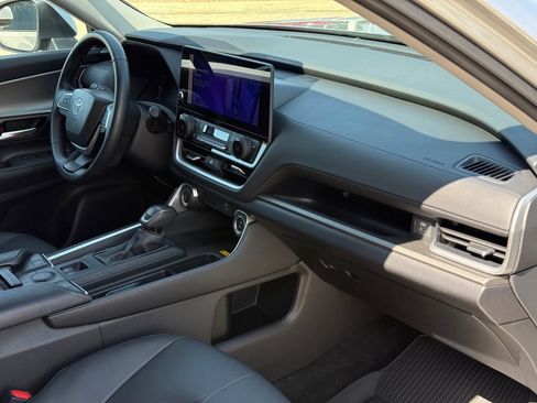 Used 2025 Toyota Grand Highlander AWD image 24
