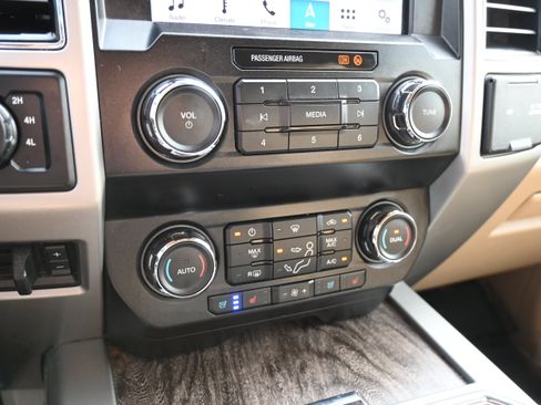 Used 2019 Ford F250 Lariat w/ Lariat Value Package AWD/4WD image 29