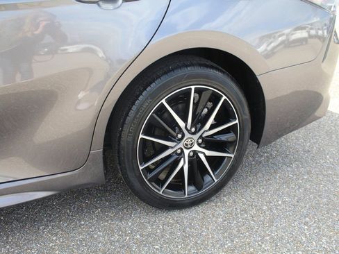 Used 2021 Toyota Camry SE image 18