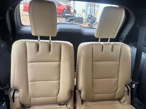 Used 2017 Ford Explorer Limited image 28